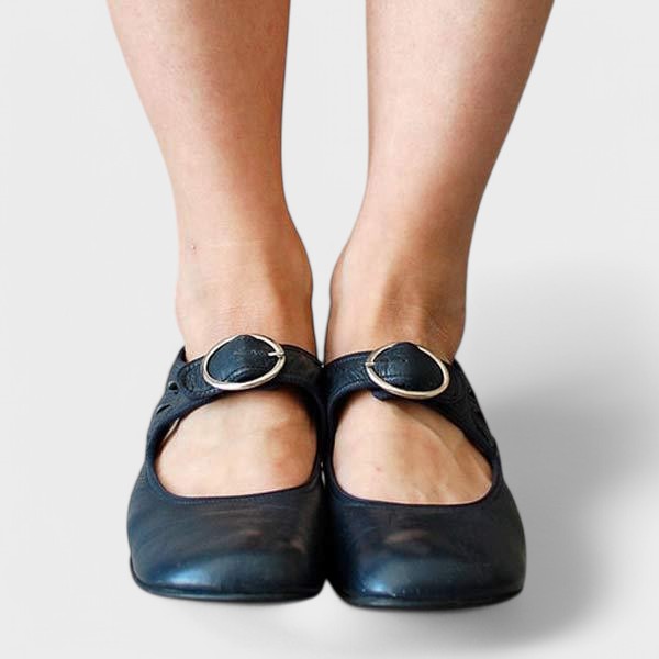 Skylar | Shoes with a Buckle